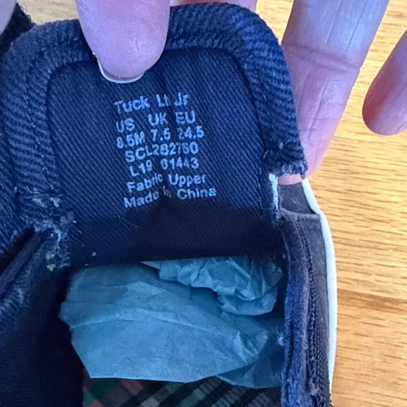 3 pair bundle, boys spring/summer sneakers and water shoes, size 8/9 - Picture 7 of 16